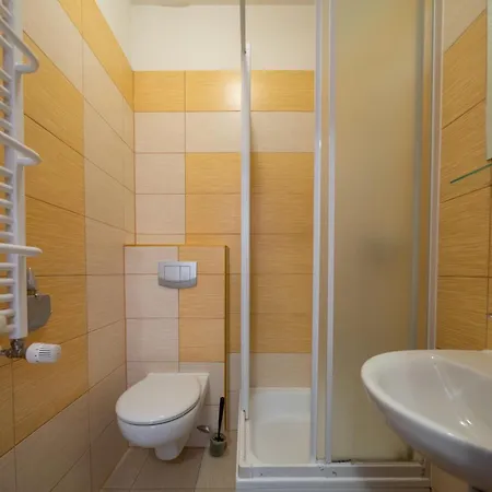Pod Dębem 3*
